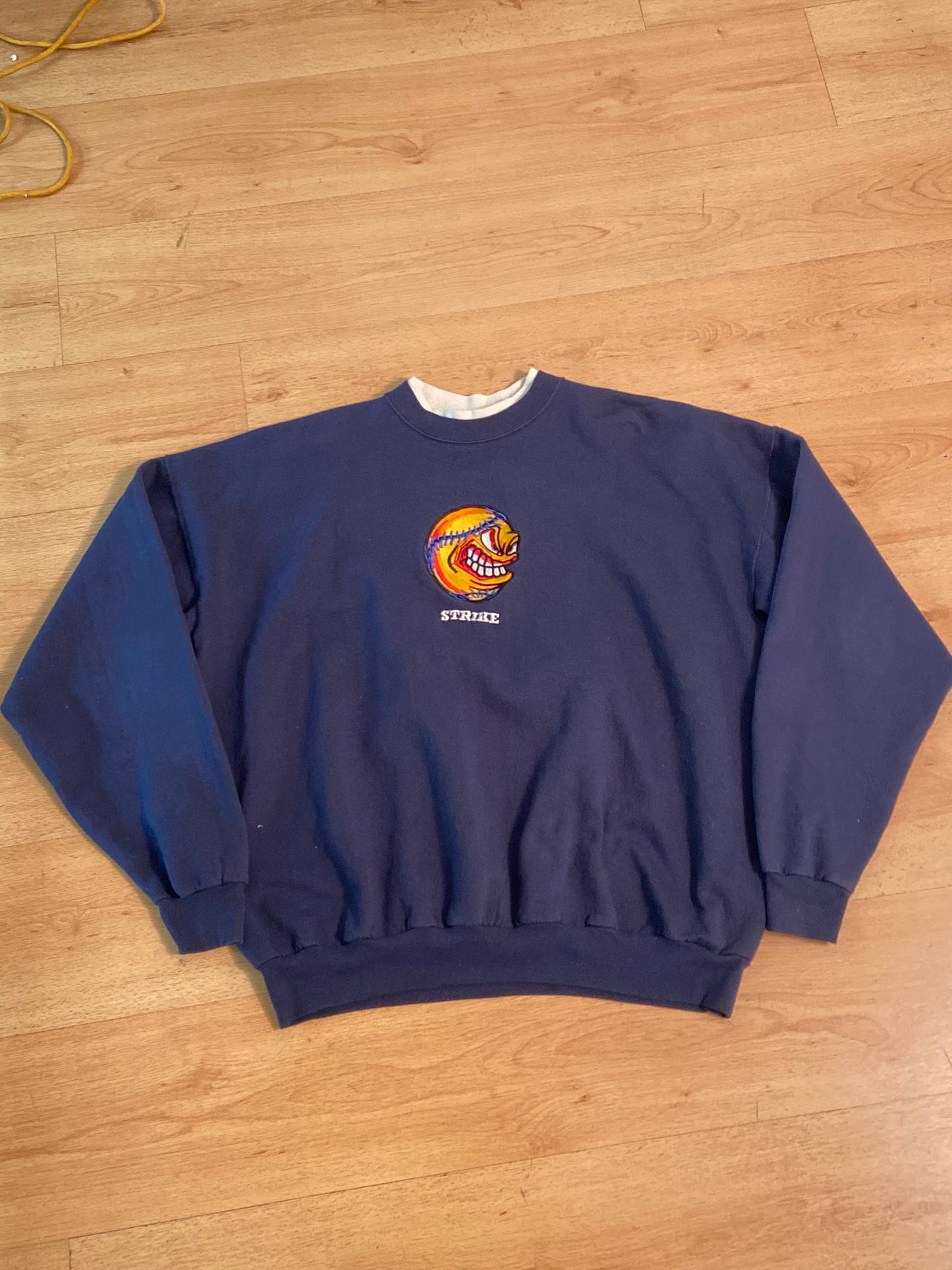 STRIKE CREWNECK